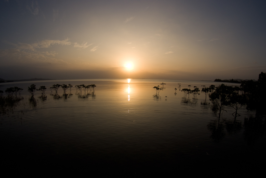 名蔵湾から見る夕日